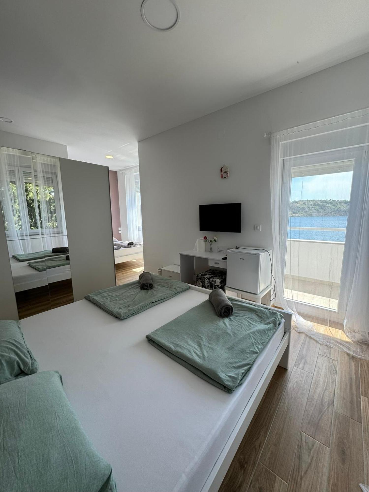 Villa Lovorka By Villa Eva Omišalj Chambre photo