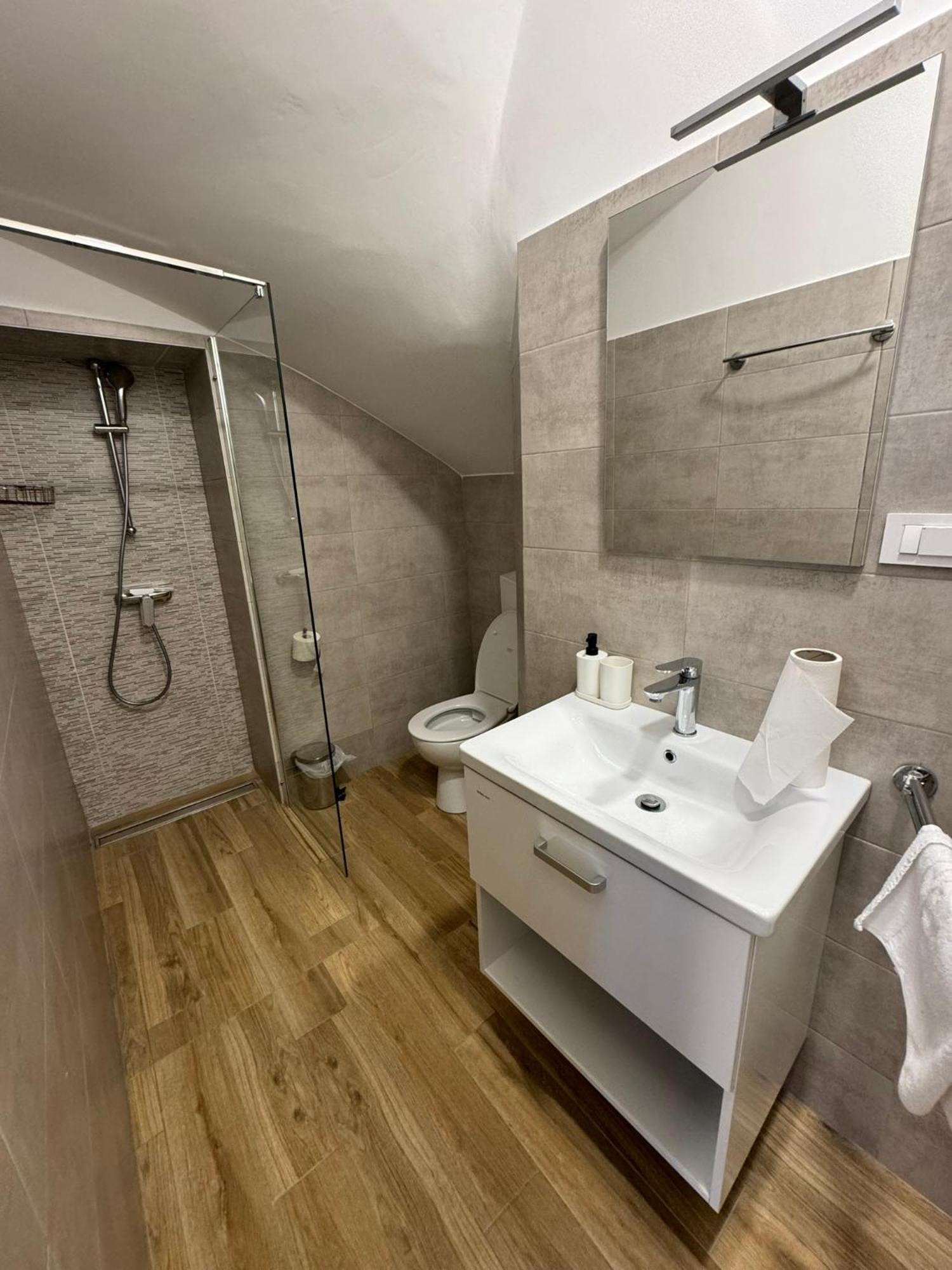 Villa Lovorka By Villa Eva Omišalj Chambre photo