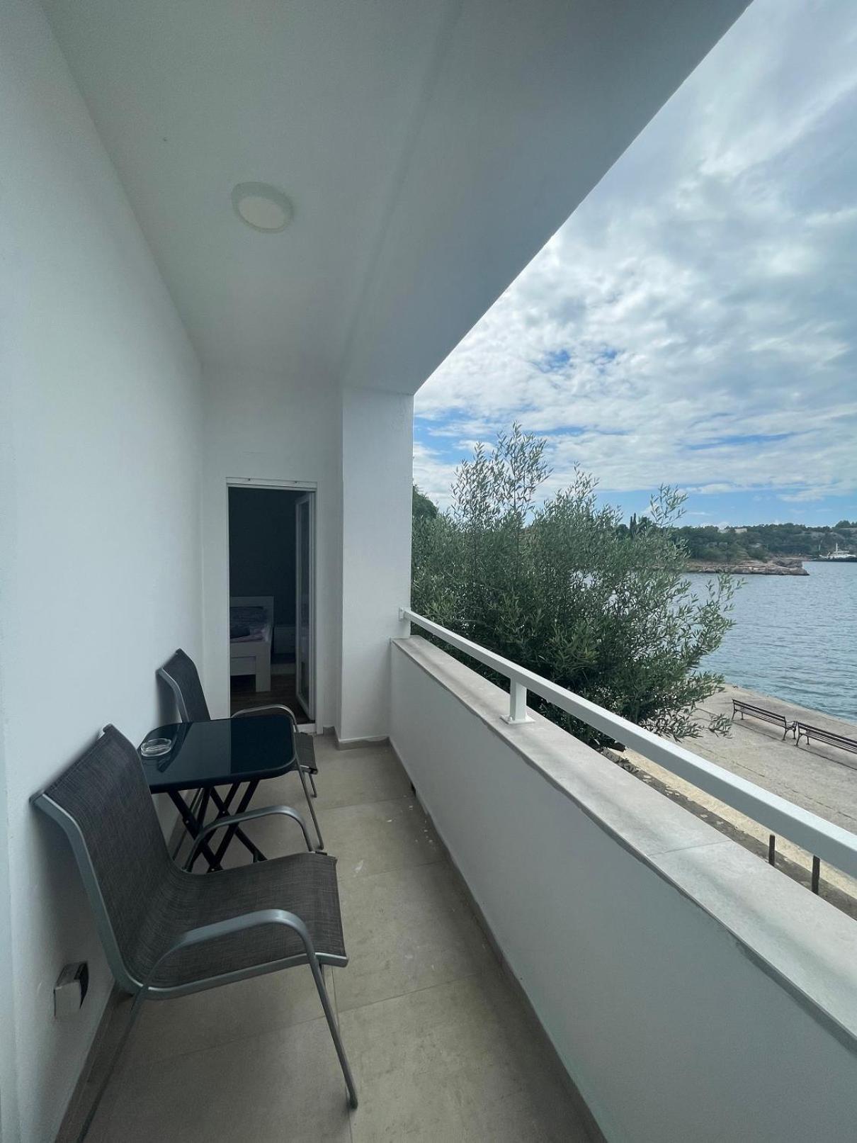 Villa Lovorka By Villa Eva Omišalj Chambre photo